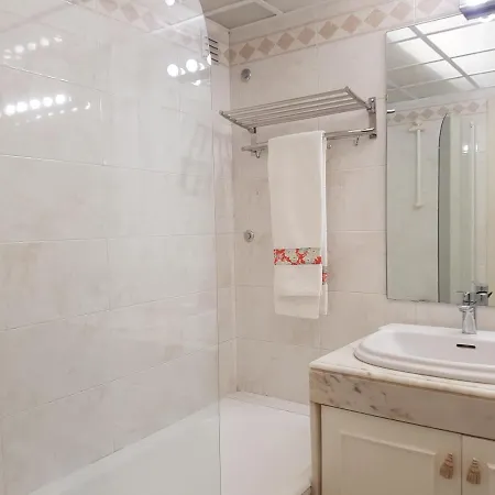 Apartment Espacoso Apartamento Junto Ao Metro Lisbon