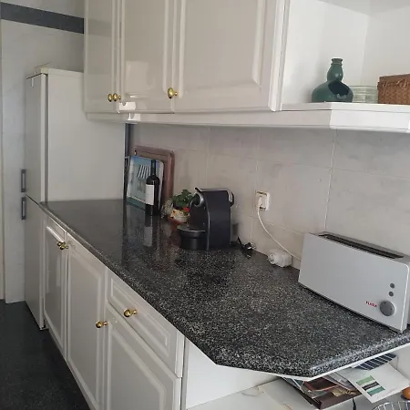 Espacoso Apartamento Junto Ao Metro