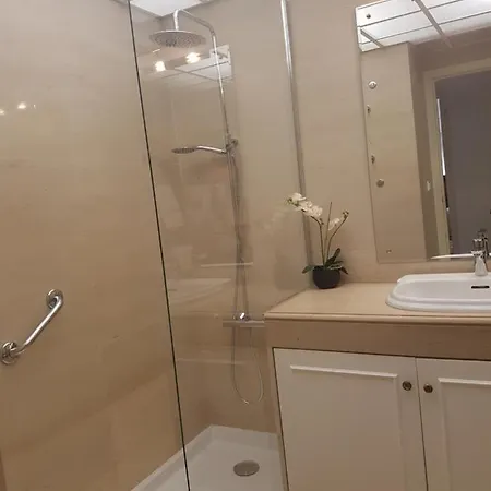 Espacoso Apartamento Junto Ao Metro Appartement Lissabon