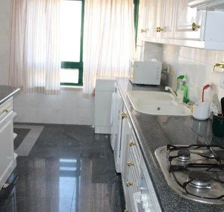 Espacoso Apartamento Junto Ao Metro