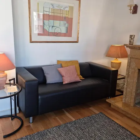 Espacoso Apartamento Junto Ao Metro *