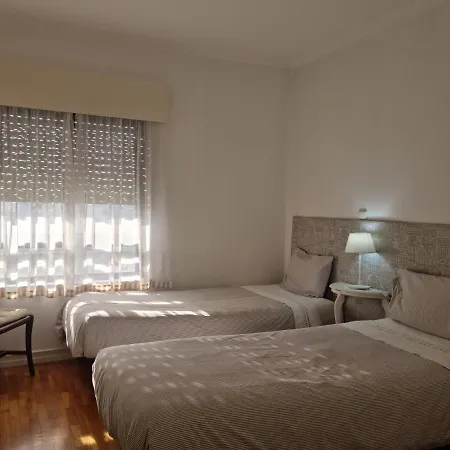 Espacoso Apartamento Junto Ao Metro * Lisbon