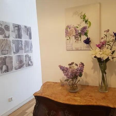 Espacoso Apartamento Junto Ao Metro Daire Lisboa