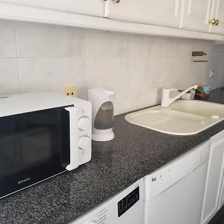 Espacoso Apartamento Junto Ao Metro Daire *
